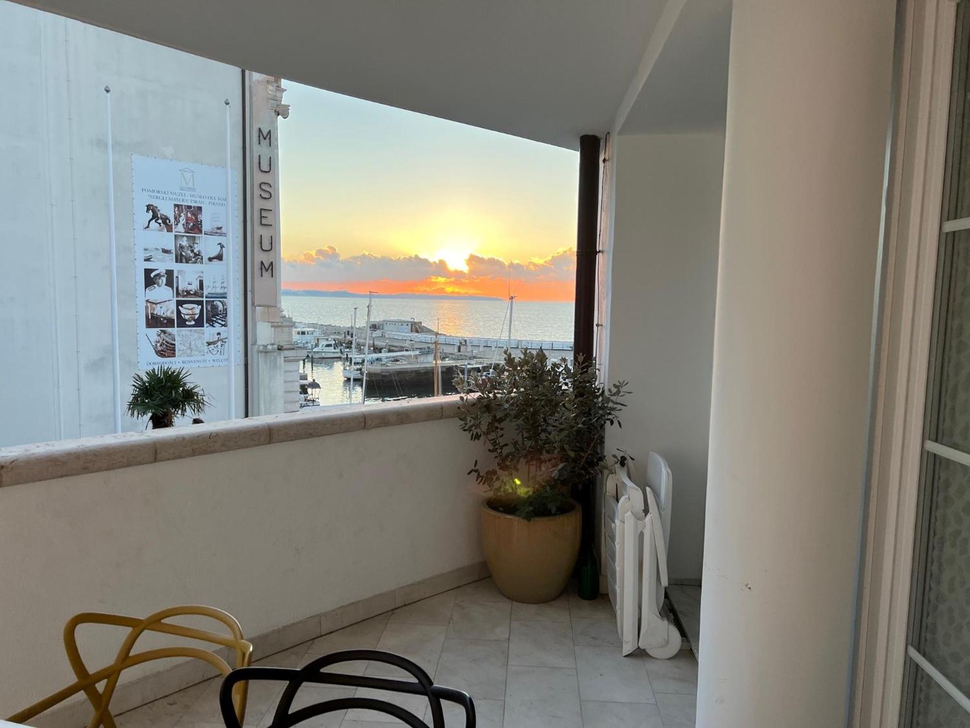 Gloria Holiday - Apartment Rebecca Piran Bagian luar foto